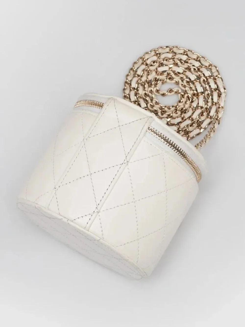 Chanel White Quilted Leather CC Logo Round Small Vanity Case with Chain Bag